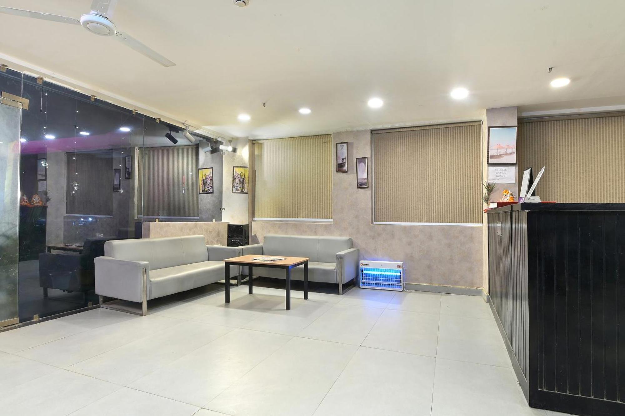 Hotel Red York By Byob Hotels Noida Exteriér fotografie
