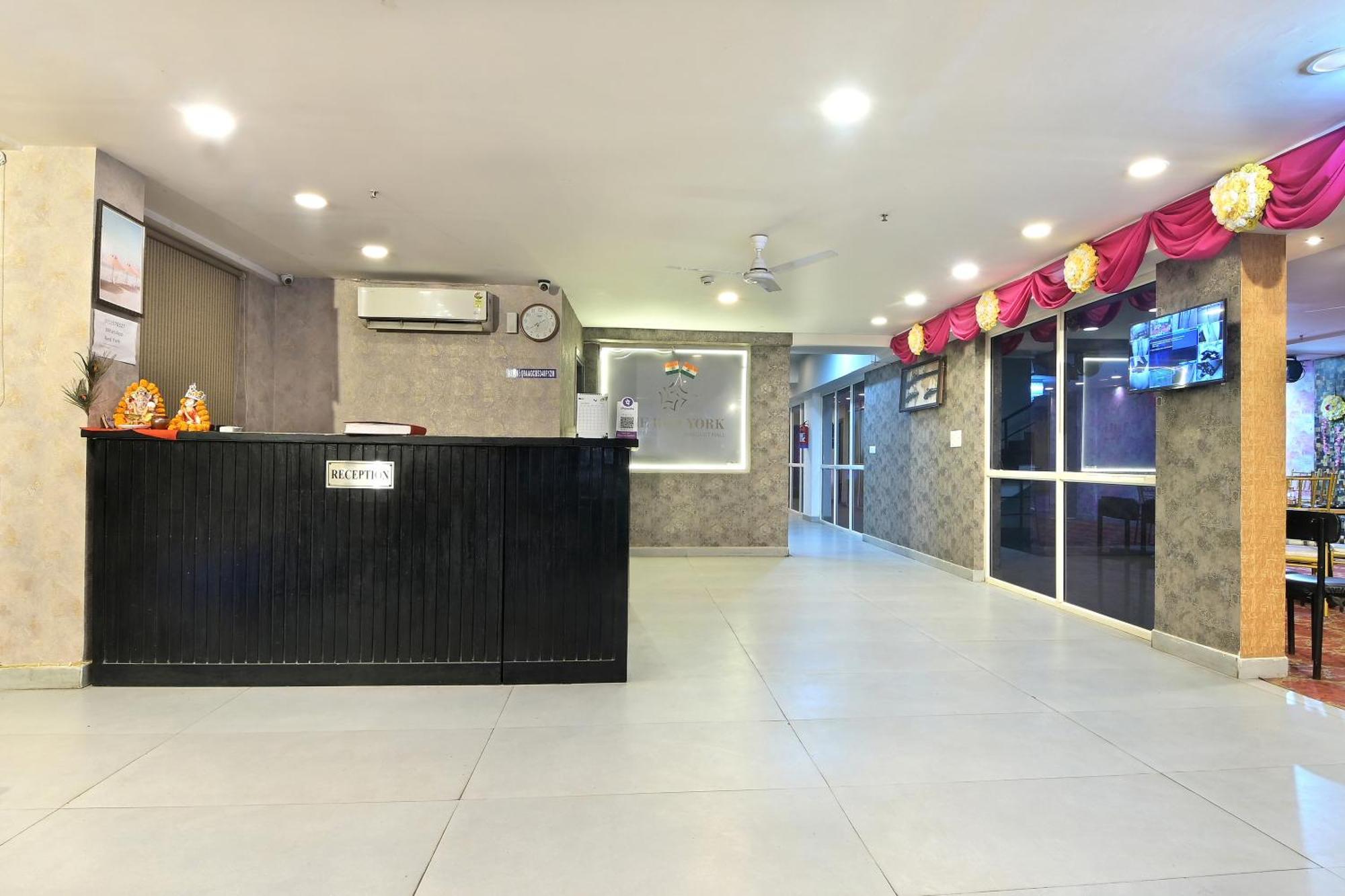 Hotel Red York By Byob Hotels Noida Exteriér fotografie
