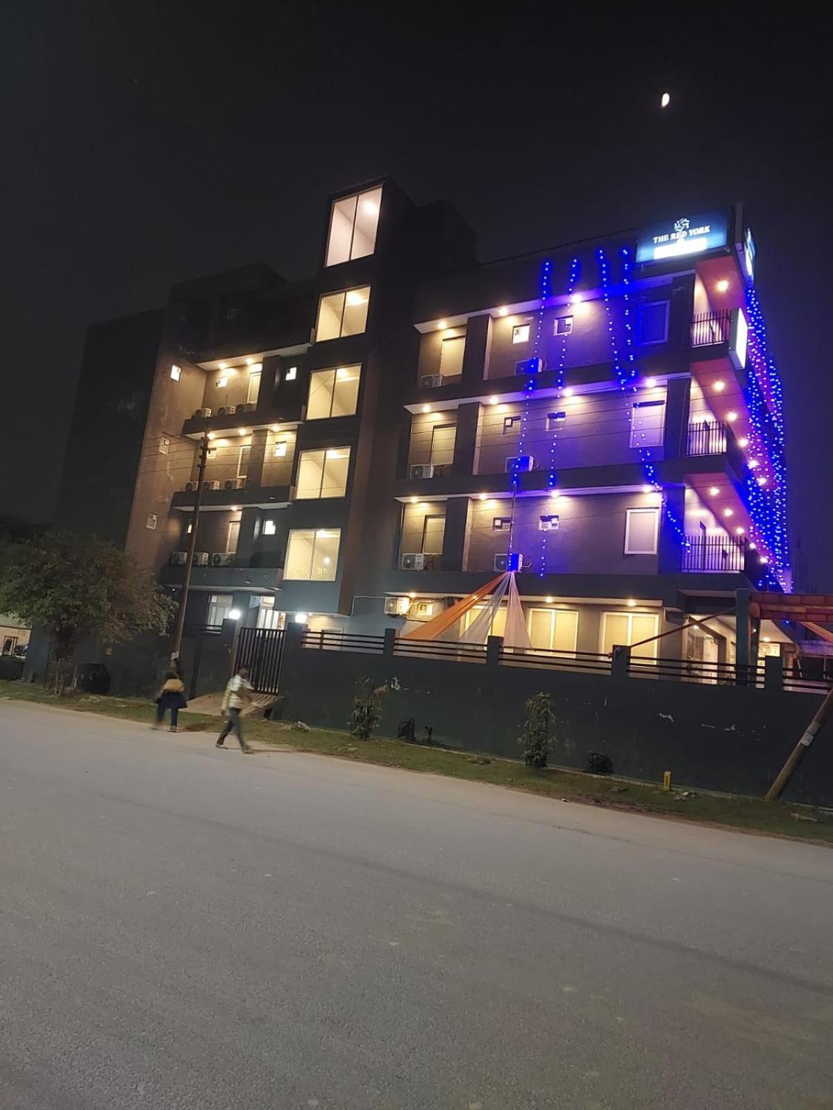 Hotel Red York By Byob Hotels Noida Exteriér fotografie
